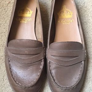 Crown Vintage taupe loafers